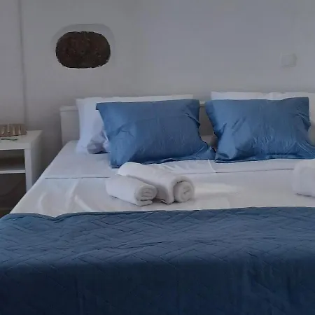 別荘 Blue & White: An Absolute Aegean Dream House