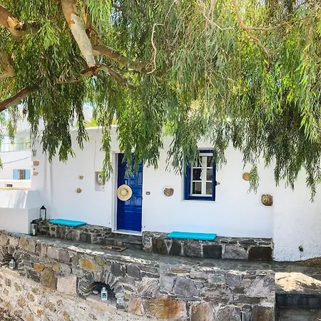 Blue & White: An Absolute Aegean Dream House *