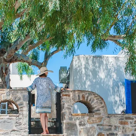 Blue & White: An Absolute Aegean Dream House 갈리니