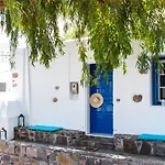 Blue & White: An Absolute Aegean Dream House Feriehus